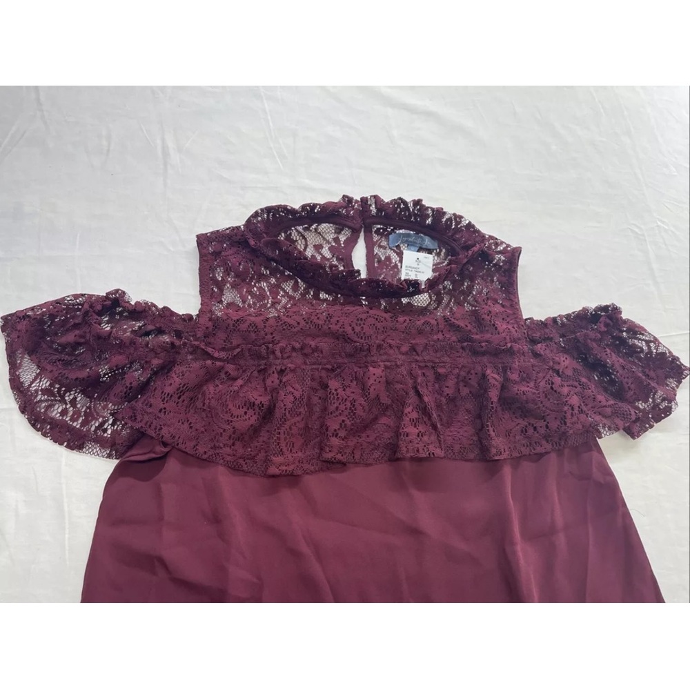 Womens Layered With Love Lace Burgundy Cold Shoulder High Round Neck Size M New - Picture 2 of 6